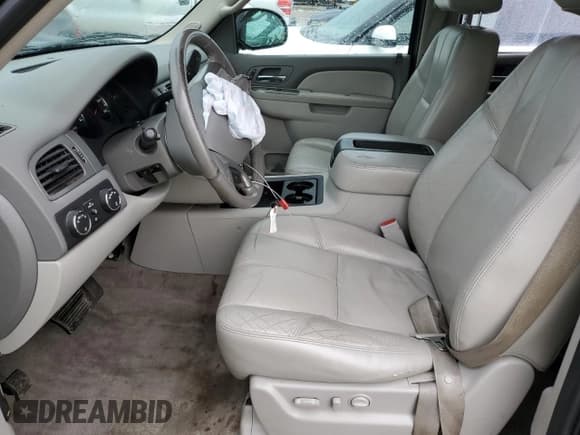 ✅ 2011 Chevrolet Suburban LT • VIN: 1GNSKJE3XBR259726 • Lot: 66365284. Wystawiony na Copart z przebiegiem 210 577 mil. Bezpłatny archiwum sprzedaży aukcyjnych z USA i szczegółowy raport historii pojazdu na DreamBid. Zdjęcie 7.