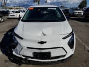 ✅ 2023 Chevrolet Bolt EV 1LT • VIN: 1G1FW6S04P4127497 • Lot: 39827514. Wystawiony na Copart z przebiegiem 4 499 mil. Bezpłatny archiwum sprzedaży aukcyjnych z USA i szczegółowy raport historii pojazdu na DreamBid. Zdjęcie 5.