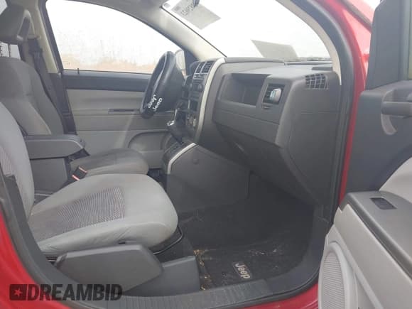 ✅ 2007 Jeep Compass Sport • VIN: 1J8FT47W47D190318 • Lot: 43829623. Listed on IAAI with 277,478 mi. Free auction sales archive from the USA and detailed vehicle history report at DreamBid. Image 5.