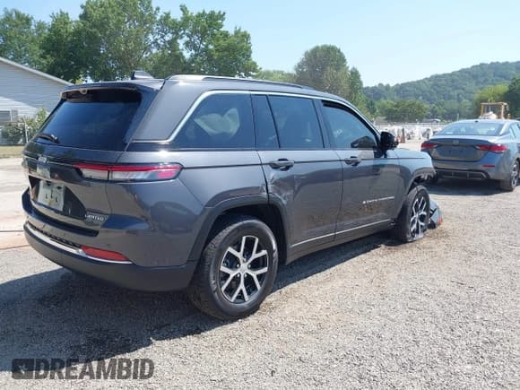 ✅ 2025 Jeep Grand Cherokee Limited • VIN: 1C4RJHBG3SC292788 • Лот: 42946970. Опубликован ранее на IAAI с пробегом 8 922 миль. Бесплатный доступ к архиву аукционных продаж из США и подробный отчёт об истории автомобиля на DreamBid. Изображение 4.