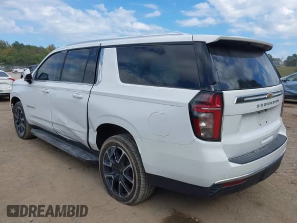 ✅ 2023 Chevrolet Suburban LS • VIN: 1GNSKBKD8PR333445 • Lot: 43424399. Wystawiony na IAAI z przebiegiem 53 712 mil. Bezpłatny archiwum sprzedaży aukcyjnych z USA i szczegółowy raport historii pojazdu na DreamBid. Zdjęcie 3.