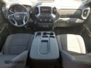 ✅ 2019 Chevrolet Silverado 1500 LT • VIN: 1GCRYDEK7KZ261335 • Lot: 60326435. Wystawiony na Copart z przebiegiem 56 909 mil. Bezpłatny archiwum sprzedaży aukcyjnych z USA i szczegółowy raport historii pojazdu na DreamBid. Zdjęcie 8.