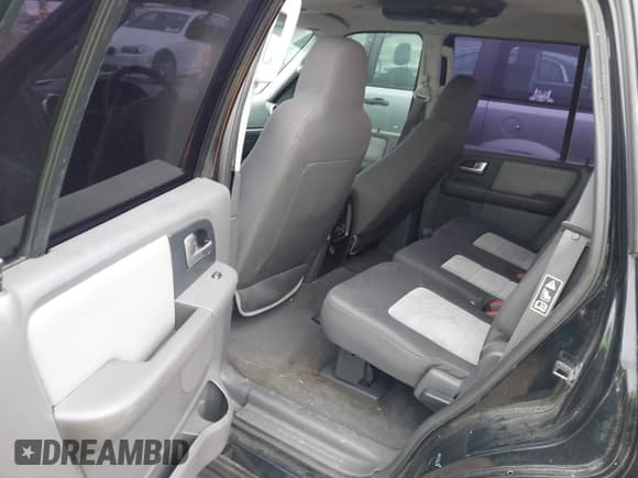 ✅ 2003 Ford Expedition XLT Value • VIN: 1FMPU16W13LC06625 • Lot: 43819356. Wystawiony na IAAI z przebiegiem 173 383 mil. Bezpłatny archiwum sprzedaży aukcyjnych z USA i szczegółowy raport historii pojazdu na DreamBid. Zdjęcie 8.