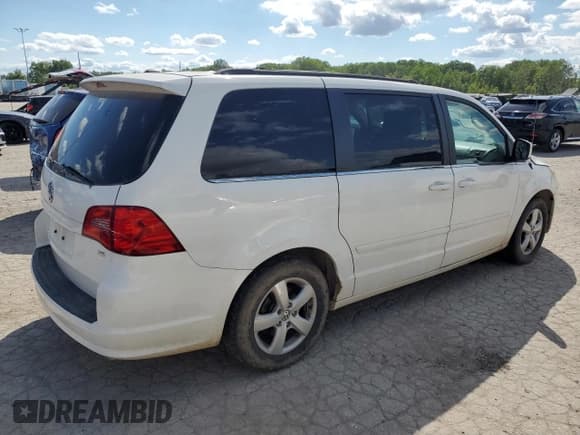 ✅ 2011 Volkswagen Routan SE • VIN: 2V4RW3DG9BR717350 • Лот: 58409294. Опубликован ранее на Copart с пробегом 225 942 миль. Бесплатный доступ к архиву аукционных продаж из США и подробный отчёт об истории автомобиля на DreamBid. Изображение 3.