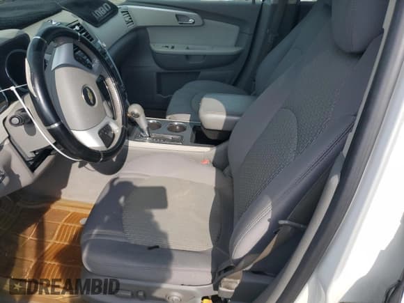 ✅ 2010 Chevrolet Traverse 1LT • VIN: 1GNLVFED9AS122592 • Lot: 67750164. Wystawiony na Copart z przebiegiem 143 682 mil. Bezpłatny archiwum sprzedaży aukcyjnych z USA i szczegółowy raport historii pojazdu na DreamBid. Zdjęcie 7.