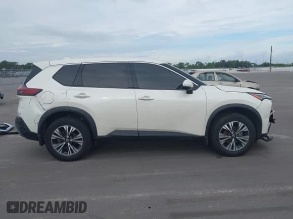 ✅ 2021 Nissan Rogue SV • VIN: JN8AT3BA1MW011485 • Lot: 43232635. Wystawiony na IAAI z przebiegiem 86 517 mil. Bezpłatny archiwum sprzedaży aukcyjnych z USA i szczegółowy raport historii pojazdu na DreamBid. Zdjęcie 14.