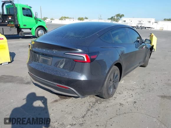 ✅ 2025 Tesla Model 3 Long Range • VIN: 5YJ3E1EA9SF970388 • Lot: 43503731. Wystawiony na IAAI z przebiegiem 3 223 mil. Bezpłatny archiwum sprzedaży aukcyjnych z USA i szczegółowy raport historii pojazdu na DreamBid. Zdjęcie 4.