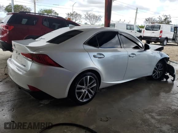 ✅ 2020 Lexus IS 300 • VIN: JTHAA1D21L5105655 • Lot: 79136904. Wystawiony na Copart z przebiegiem 47 111 mil. Bezpłatny archiwum sprzedaży aukcyjnych z USA i szczegółowy raport historii pojazdu na DreamBid. Zdjęcie 3.