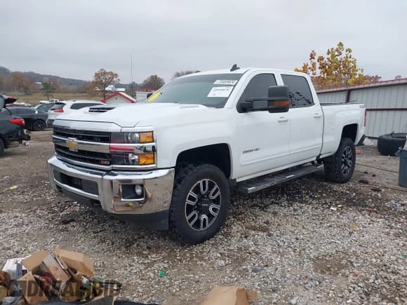 ✅ 2018 Chevrolet Silverado 2500HD LT • VIN: 1GC1KVEY4JF109909 • Lot: 40950620. Listed on IAAI with 265,894 mi. Free auction sales archive from the USA and detailed vehicle history report at DreamBid. Image 17.