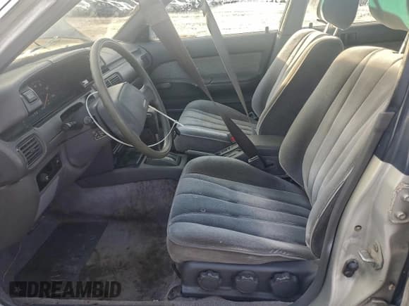 ✅ 1988 Toyota Camry • VIN: JT2SV21W4J0236816 • Lot: 96125895. Wystawiony na Copart z przebiegiem 137 716 mil. Bezpłatny archiwum sprzedaży aukcyjnych z USA i szczegółowy raport historii pojazdu na DreamBid. Zdjęcie 7.