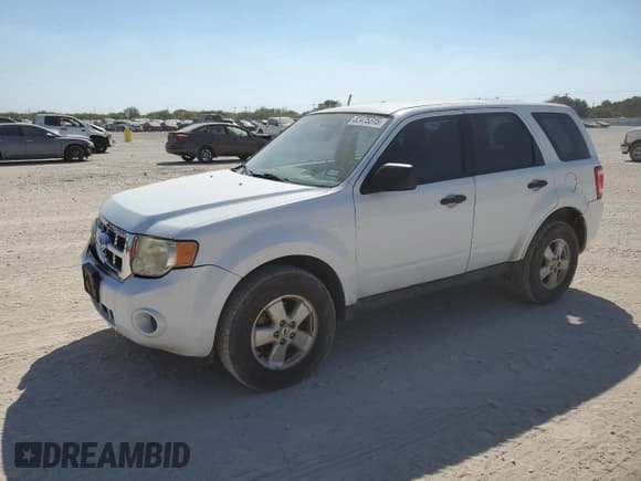 ✅ 2012 Ford Escape XLS • VIN: 1FMCU0C74CKB80937 • Lot: 82475315. Wystawiony na Copart z przebiegiem 146 193 mil. Bezpłatny archiwum sprzedaży aukcyjnych z USA i szczegółowy raport historii pojazdu na DreamBid. Zdjęcie 1.