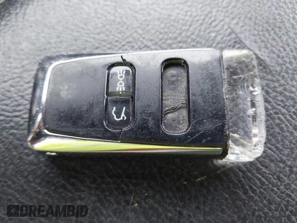 ✅ 2012 Aston Martin Rapide • VIN: SCFHDDAJ2CAF02016 • Lot: 41316246. Wystawiony na IAAI z przebiegiem 138 732 mil. Bezpłatny archiwum sprzedaży aukcyjnych z USA i szczegółowy raport historii pojazdu na DreamBid. Zdjęcie 11.