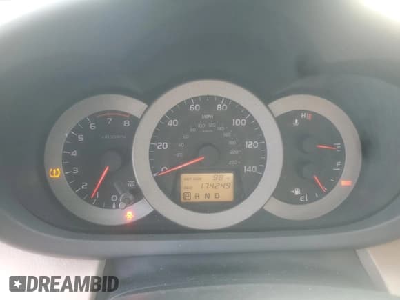 ✅ 2007 Toyota RAV4 • VIN: JTMBD33V775062143 • Lot: 81819625. Wystawiony na Copart z przebiegiem 174 249 mil. Bezpłatny archiwum sprzedaży aukcyjnych z USA i szczegółowy raport historii pojazdu na DreamBid. Zdjęcie 9.