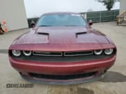 ✅ 2018 Dodge Challenger SXT Plus • VIN: 2C3CDZAG6JH132635 • Lot: 70364613. Wystawiony na Copart z przebiegiem 20 673 mil. Bezpłatny archiwum sprzedaży aukcyjnych z USA i szczegółowy raport historii pojazdu na DreamBid. Zdjęcie 5.