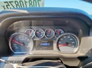 ✅ 2020 Chevrolet Silverado 1500 LT • VIN: 1GCRWCED3LZ275803 • Lot: 70810875. Wystawiony na Copart z przebiegiem 94 065 mil. Bezpłatny archiwum sprzedaży aukcyjnych z USA i szczegółowy raport historii pojazdu na DreamBid. Zdjęcie 9.