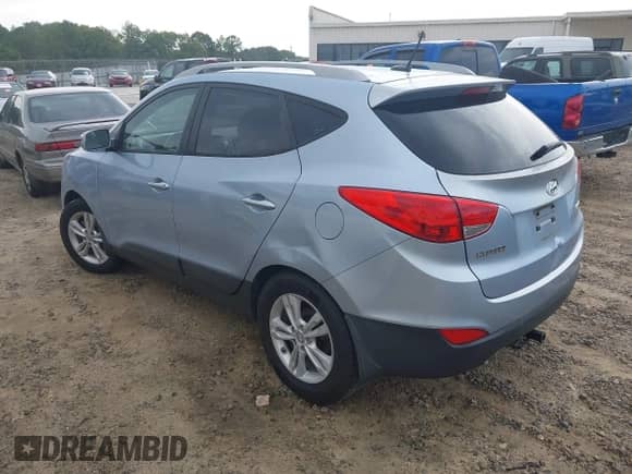 2013 Hyundai Tucson GLS z VIN KM8JU3AC6DU616931, wystawiony jako IAAI lot #42796281 z przebiegiem 137 699 mil mil oraz . Historia ofert i sprzedaży dostępna na DreamBid. Obrazek 3.