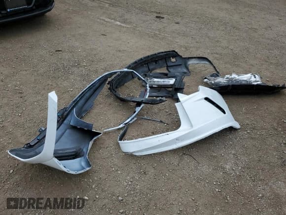 ✅ 2022 Lamborghini Urus • VIN: ZPBCA1ZL8NLA19732 • Лот: 65918344. Опубликован ранее на Copart с пробегом 22 122 миль. Бесплатный доступ к архиву аукционных продаж из США и подробный отчёт об истории автомобиля на DreamBid. Изображение 13.