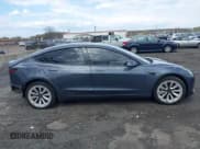 ✅ 2022 Tesla Model 3 Long Range • VIN: 5YJ3E1EB2NF203477 • Lot: 42037932. Wystawiony na IAAI z przebiegiem 56 509 mil. Bezpłatny archiwum sprzedaży aukcyjnych z USA i szczegółowy raport historii pojazdu na DreamBid. Zdjęcie 13.