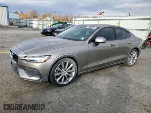 ✅ 2019 Volvo S60 Momentum • VIN: 7JRA22TK6KG008980 • Лот: 92649095. Опубликован ранее на Copart с пробегом 26 562 миль. Бесплатный доступ к архиву аукционных продаж из США и подробный отчёт об истории автомобиля на DreamBid. Изображение 1.