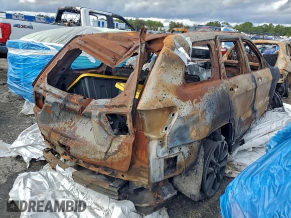 ✅ 2017 Jeep Grand Cherokee Laredo • VIN: 1C4RJFAG7HC895855 • Lot: 91569985. Wystawiony na Copart z przebiegiem Nie podano. Bezpłatny archiwum sprzedaży aukcyjnych z USA i szczegółowy raport historii pojazdu na DreamBid. Zdjęcie 3.