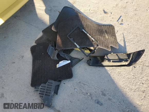 ✅ 2010 Hyundai Accent GS • VIN: KMHCM3AC2AU179174 • Lot: 83001034. Wystawiony na Copart z przebiegiem 116 010 mil mil. Skorzystaj z bezpłatnego archiwum sprzedaży aukcyjnych z USA i zobacz szczegółowy raport historii pojazdu na DreamBid. Zdjęcie 14.