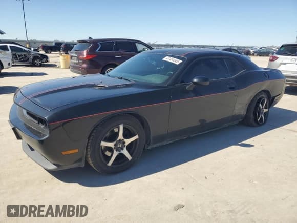 ✅ 2014 Dodge Challenger R/T • VIN: 2C3CDYBT3EH143300 • Lot: 47484545. Wystawiony na Copart z przebiegiem 93 802 mil. Bezpłatny archiwum sprzedaży aukcyjnych z USA i szczegółowy raport historii pojazdu na DreamBid. Zdjęcie 1.