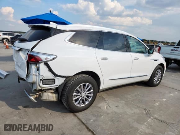 ✅ 2022 Buick Enclave Essence • VIN: 5GAERBKWXNJ189607 • Lot: 80707445. Wystawiony na Copart z przebiegiem 64 314 mil. Bezpłatny archiwum sprzedaży aukcyjnych z USA i szczegółowy raport historii pojazdu na DreamBid. Zdjęcie 3.