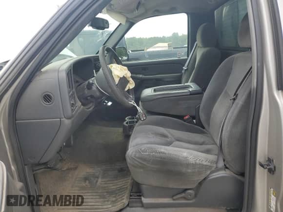 2004 Chevrolet Silverado 1500 LS z VIN 1GCEC14T54E186571, wystawiony jako Copart lot #60991645 z przebiegiem 308 569 mil mil oraz Szkoda całkowita • Salvage title. Historia ofert i sprzedaży dostępna na DreamBid. Obrazek 7.