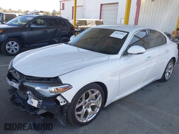 ✅ 2018 Alfa Romeo Giulia Ti • VIN: ZARFAECN8J7592421 • Лот: 42677041. Опубликован ранее на IAAI с пробегом 63 689 миль. Бесплатный доступ к архиву аукционных продаж из США и подробный отчёт об истории автомобиля на DreamBid. Изображение 18.