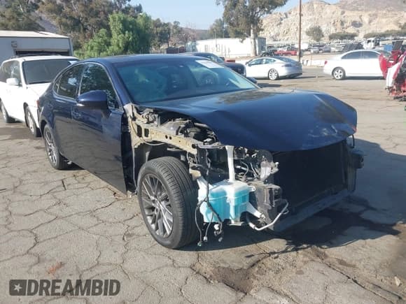 ✅ 2018 Lexus ES 350 • VIN: 58ABK1GG4JU093955 • Lot: 43640867. Wystawiony na IAAI z przebiegiem 77 820 mil. Bezpłatny archiwum sprzedaży aukcyjnych z USA i szczegółowy raport historii pojazdu na DreamBid. Zdjęcie 1.