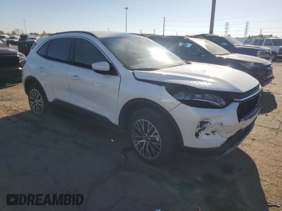 ✅ 2025 Ford Escape PHEV • VIN: 1FMCU0E1XSUA26518 • Лот: 84799535. Опубликован ранее на Copart с пробегом 6 441 миль. Бесплатный доступ к архиву аукционных продаж из США и подробный отчёт об истории автомобиля на DreamBid. Изображение 4.