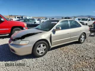 2000 Honda Accord EX с VIN 1HGCG1656YA012663, выставлен на аукционе Copart как лот 71738575 с пробегом Не указан миль и Списание • Salvage title. История ставок и продаж доступна на DreamBid. Изображение 1.