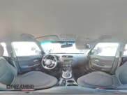 ✅ 2015 Kia Soul • VIN: KNDJN2A2XF7194263 • Lot: 66138384. Wystawiony na Copart z przebiegiem 65 252 mil. Bezpłatny archiwum sprzedaży aukcyjnych z USA i szczegółowy raport historii pojazdu na DreamBid. Zdjęcie 13.