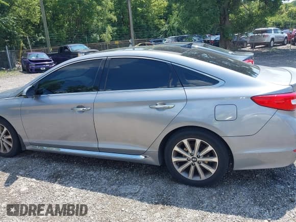 ✅ 2016 Hyundai Sonata Sport • VIN: 5NPE34AF5GH411821 • Lot: 42940356. Listed on IAAI with 112,838 mi. Free auction sales archive from the USA and detailed vehicle history report at DreamBid. Image 14.