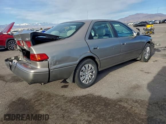 ✅ 2000 Toyota Camry LE • VIN: JT2BG22K9Y0507630 • Lot: 93785735. Wystawiony na Copart z przebiegiem 179 557 mil. Bezpłatny archiwum sprzedaży aukcyjnych z USA i szczegółowy raport historii pojazdu na DreamBid. Zdjęcie 3.