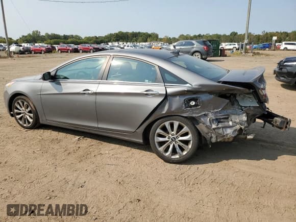 ✅ 2013 Hyundai Sonata SE • VIN: 5NPEC4ABXDH572335 • Lot: 70749614. Listed on Copart with 141,051 mi. Free auction sales archive from the USA and detailed vehicle history report at DreamBid. Image 2.