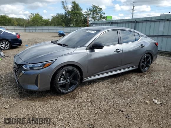 ✅ 2024 Nissan Sentra SR • VIN: 3N1AB8DV8RY283112 • Lot: 82111215. Wystawiony na Copart z przebiegiem 44 581 mil. Bezpłatny archiwum sprzedaży aukcyjnych z USA i szczegółowy raport historii pojazdu na DreamBid. Zdjęcie 1.