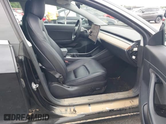 ✅ 2020 Tesla Model 3 Standard Range Plus • VIN: 5YJ3E1EA2LF792101 • Lot: 42764615. Wystawiony na IAAI z przebiegiem 128 215 mil. Bezpłatny archiwum sprzedaży aukcyjnych z USA i szczegółowy raport historii pojazdu na DreamBid. Zdjęcie 5.