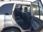 ✅ 2004 Toyota RAV4 • VIN: JTEHD20V946021037 • Lot: 43828311. Wystawiony na IAAI z przebiegiem 283 773 mil. Bezpłatny archiwum sprzedaży aukcyjnych z USA i szczegółowy raport historii pojazdu na DreamBid. Zdjęcie 8.