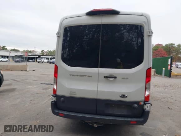 ✅ 2020 Ford Transit XLT • VIN: 1FBAX2CG9LKA54558 • Lot: 43695256. Wystawiony na IAAI z przebiegiem 53 652 mil. Bezpłatny archiwum sprzedaży aukcyjnych z USA i szczegółowy raport historii pojazdu na DreamBid. Zdjęcie 16.