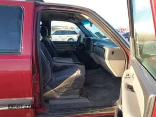 ✅ 2002 Chevrolet Suburban LT • VIN: 1GNFK16Z42J184265 • Лот: 41721855. Опубликован ранее на IAAI с пробегом 227 772 миль. Бесплатный доступ к архиву аукционных продаж из США и подробный отчёт об истории автомобиля на DreamBid. Изображение 5.