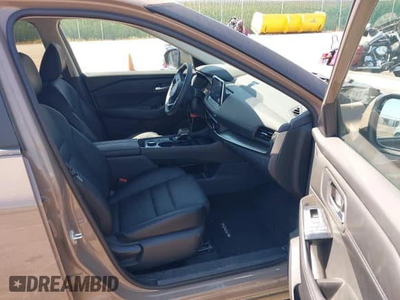 ✅ 2024 Nissan Rogue SV • VIN: 5N1BT3BB9RC734482 • Лот: 43010705. Опубликован ранее на IAAI с пробегом 9 771 миль. Бесплатный доступ к архиву аукционных продаж из США и подробный отчёт об истории автомобиля на DreamBid. Изображение 5.