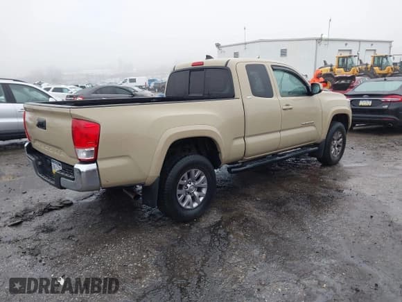✅ 2017 Toyota Tacoma SR • VIN: 5TFRX5GN4HX080875 • Lot: 41206225. Listed on IAAI with Not provided. Free auction sales archive from the USA and detailed vehicle history report at DreamBid. Image 4.