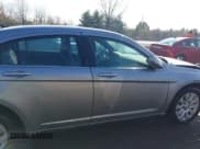 ✅ 2014 Chrysler 200 LX • VIN: 1C3CCBAB8EN212515 • Лот: 43738386. Опубликован ранее на IAAI с пробегом 158 543 миль. Бесплатный доступ к архиву аукционных продаж из США и подробный отчёт об истории автомобиля на DreamBid. Изображение 14.