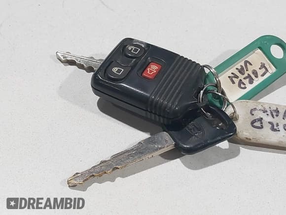 ✅ 2010 Ford Econoline Cargo Commercial • VIN: 1FTNE1EW9ADA66535 • Lot: 43902545. Wystawiony na IAAI z przebiegiem 186 113 mil. Bezpłatny archiwum sprzedaży aukcyjnych z USA i szczegółowy raport historii pojazdu na DreamBid. Zdjęcie 10.