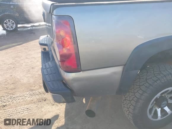 ✅ 2003 Chevrolet Silverado 2500HD LS • VIN: 1GCHC29113E232275 • Лот: 43456105. Опубликован ранее на IAAI с пробегом Не указан. Бесплатный доступ к архиву аукционных продаж из США и подробный отчёт об истории автомобиля на DreamBid. Изображение 14.