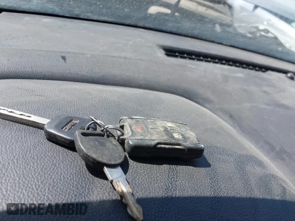 ✅ 2018 GMC Sierra 2500HD • VIN: 1GD12REG2JF141803 • Lot: 41867021. Wystawiony na IAAI z przebiegiem 192 297 mil. Bezpłatny archiwum sprzedaży aukcyjnych z USA i szczegółowy raport historii pojazdu na DreamBid. Zdjęcie 11.