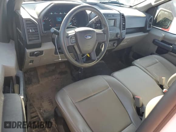 ✅ 2020 Ford F-150 XL • VIN: 1FTMF1CB1LKF01328 • Lot: 83837195. Wystawiony na Copart z przebiegiem 99 998 mil. Bezpłatny archiwum sprzedaży aukcyjnych z USA i szczegółowy raport historii pojazdu na DreamBid. Zdjęcie 8.