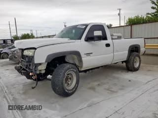 ✅ 2006 Chevrolet Silverado 2500HD Work Truck • VIN: 1GCHC24D46E269472 • Lot: 58259905. Wystawiony na Copart z przebiegiem 293 433 mil. Bezpłatny archiwum sprzedaży aukcyjnych z USA i szczegółowy raport historii pojazdu na DreamBid. Zdjęcie 1.