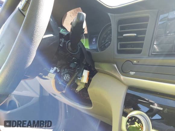 ✅ 2019 Hyundai Elantra SEL • VIN: 5NPD84LF4KH486013 • Lot: 43576173. Listed on IAAI with 104,321 mi. Free auction sales archive from the USA and detailed vehicle history report at DreamBid. Image 6.